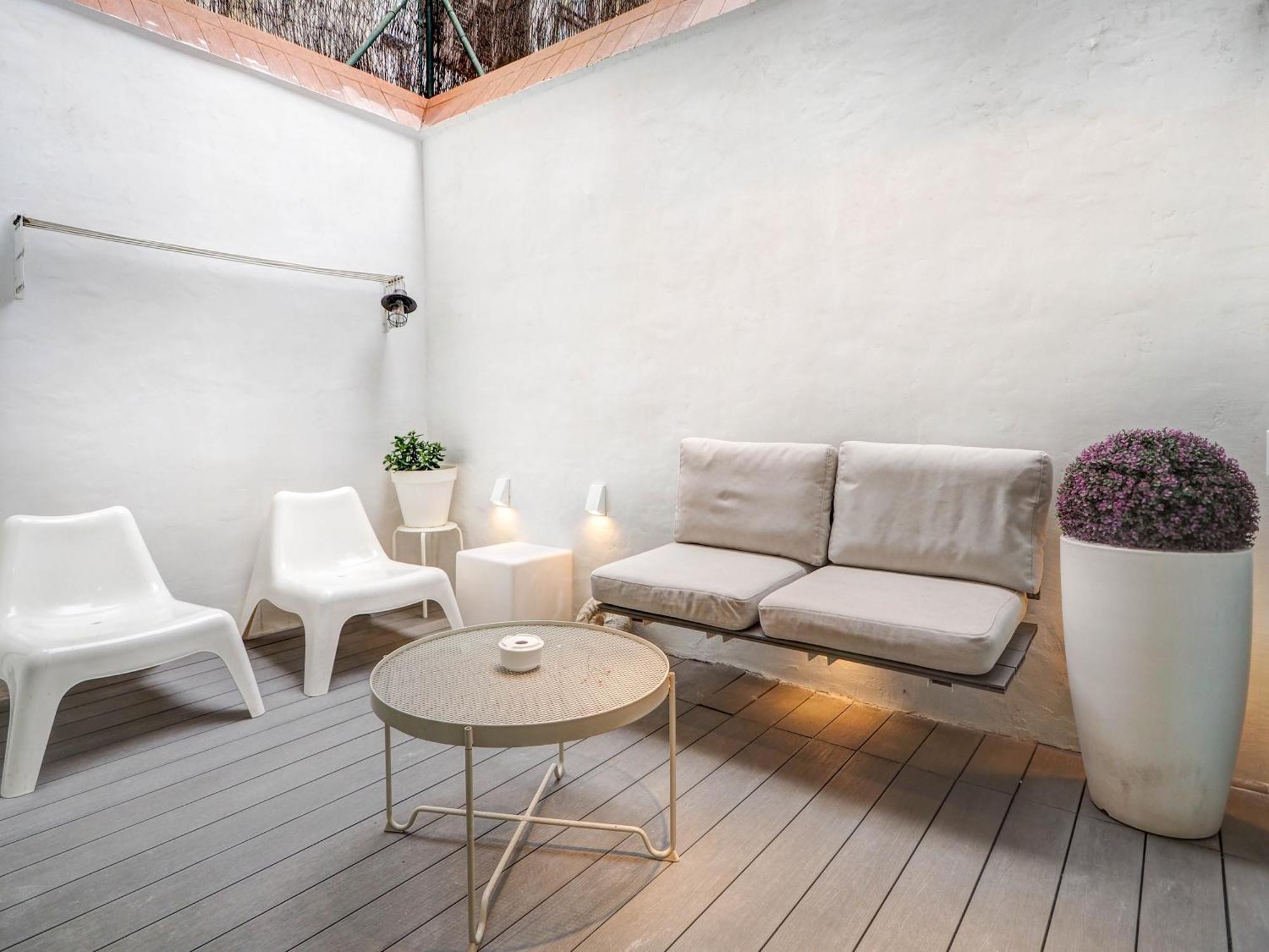 White Center Apartment By Hello Homes Сиджес Экстерьер фото